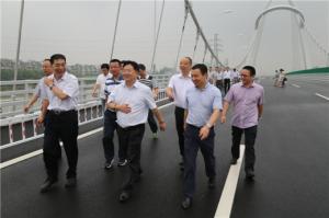 市委常委、常務(wù)副市長楊建新一行視察浮玉大橋