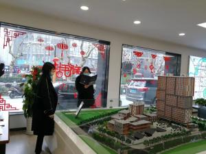 “硬核”舉措戰(zhàn)疫情， “大招”連出助開工——房總集團(tuán)營(yíng)銷部積極做