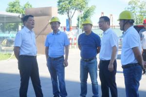 集團(tuán)黨委書記、董事長(zhǎng)周建新一行赴工地慰問公司高溫下堅(jiān)守崗位的建設(shè)