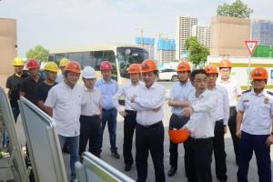 市委常委、常務(wù)副市長楊六順一行調(diào)研公司壟上花苑項(xiàng)目施工安全情況